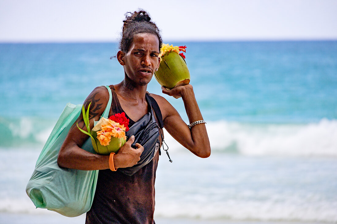 Люди Сейшел. Продавец кокосов. - Алексей Окунеев Люди Сейшел. Продавец кокосов. - Алексей Окунеев