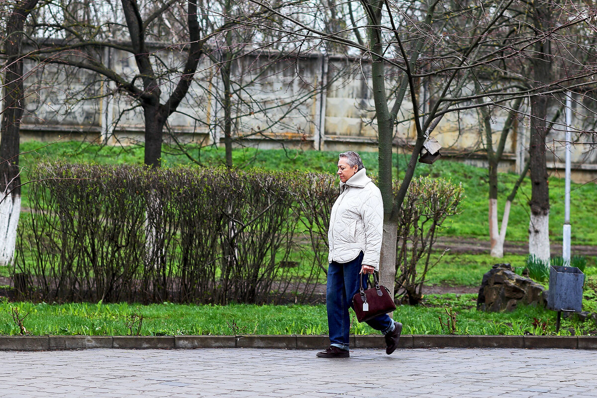 Спешит... - Юрий Гайворонскiий Спешит... - Юрий Гайворонскiий
