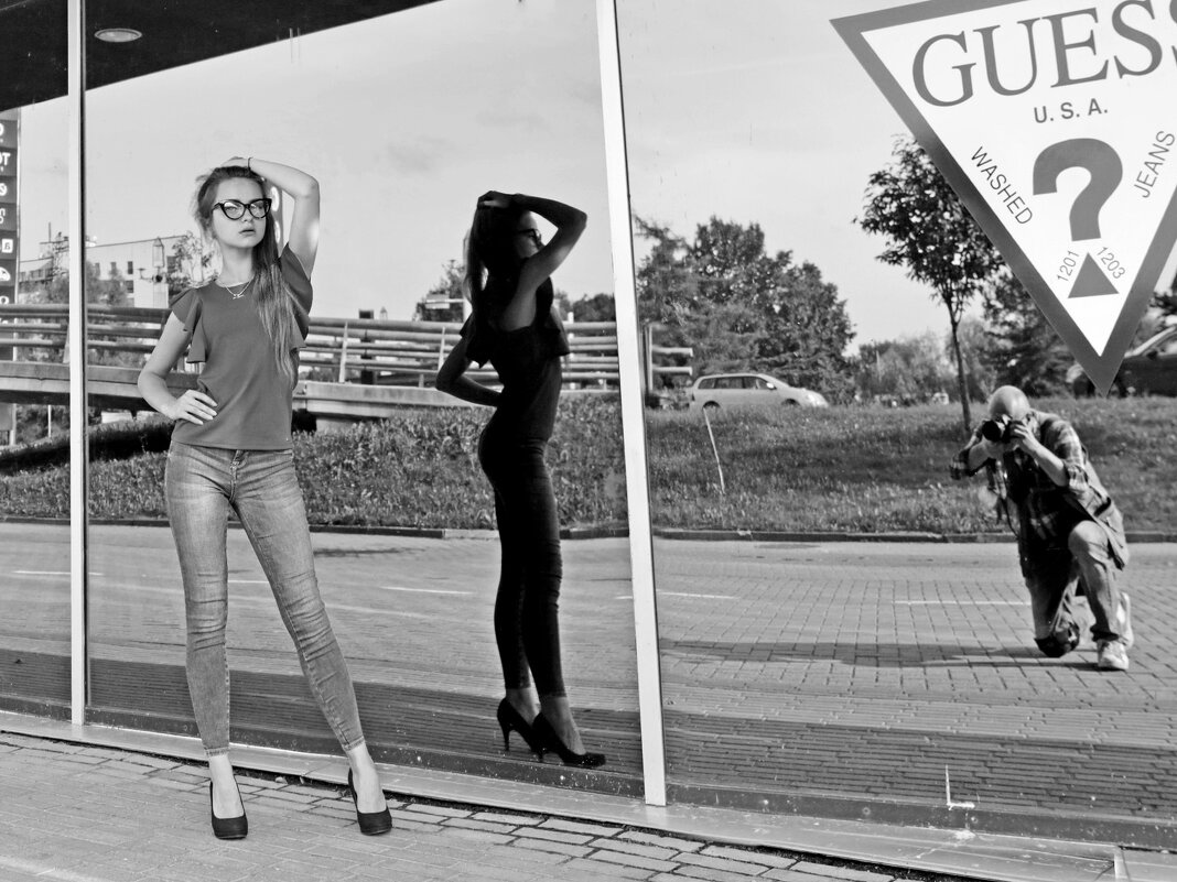 Автопортрет в витрине - Игорь Парв