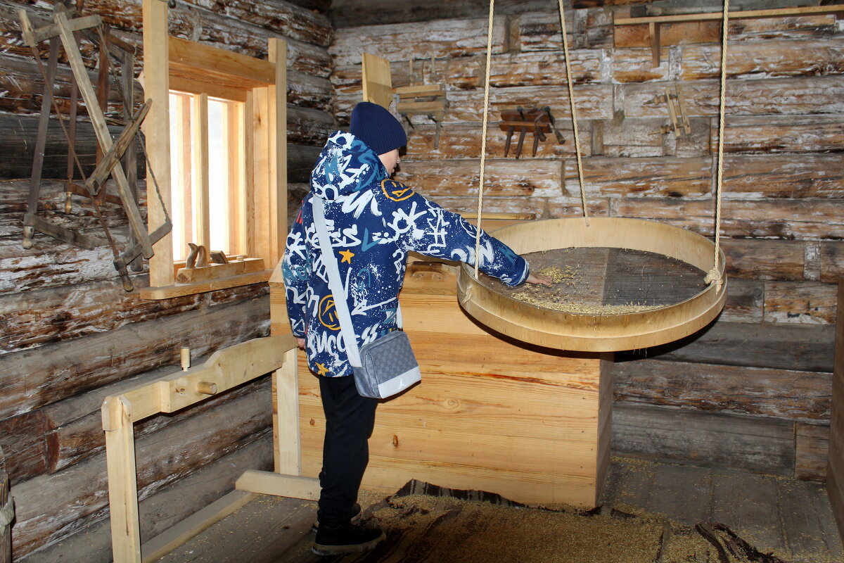 Просеивание зерна - Татьяна Лютаева