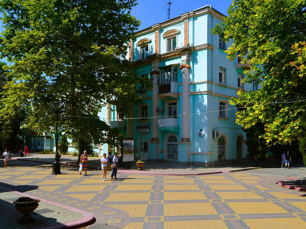 Керчь. Дом по ул. Ленина 15. - Пётр Чернега