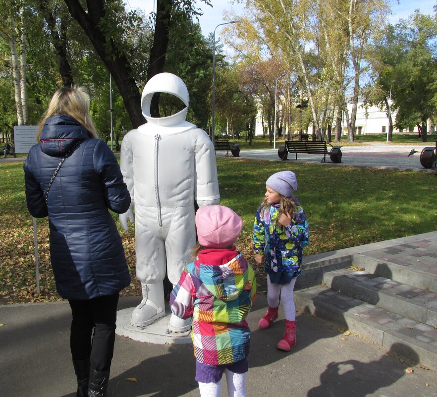 Примерка не состоялась...Великоват скафандр... - Galaelina ***