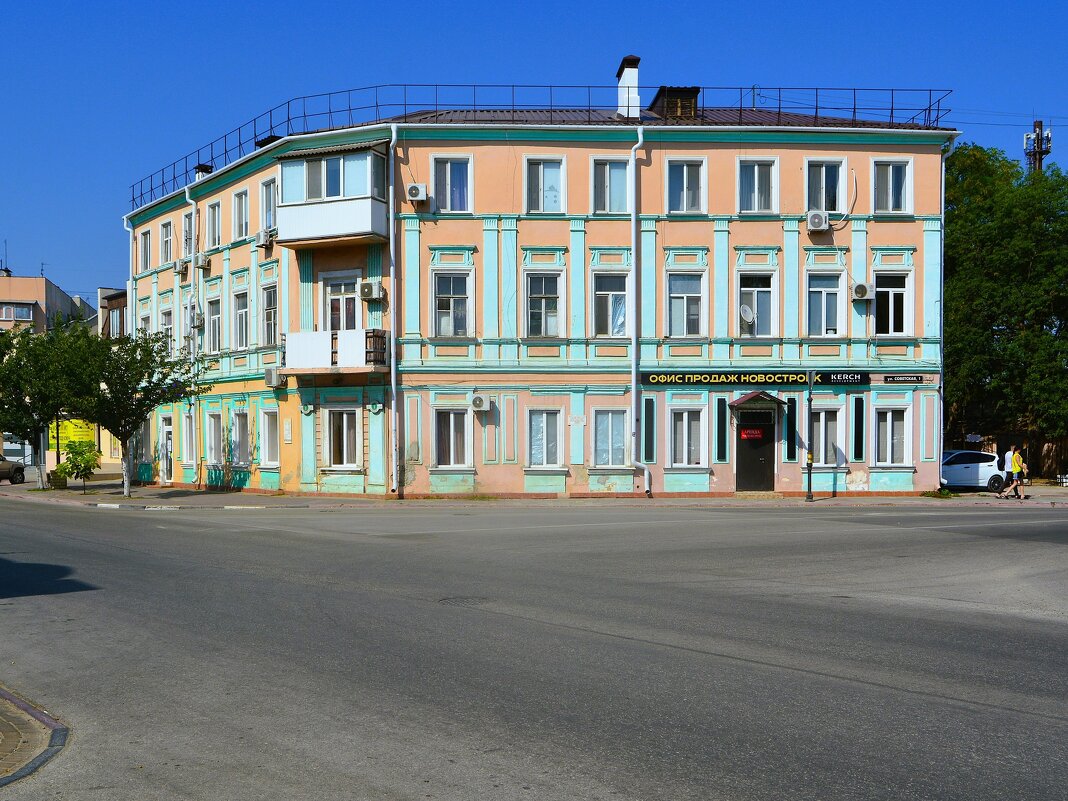 Керчь. Дом по ул. Советской 1. - Пётр Чернега Керчь. Дом по ул. Советской 1. - Пётр Чернега