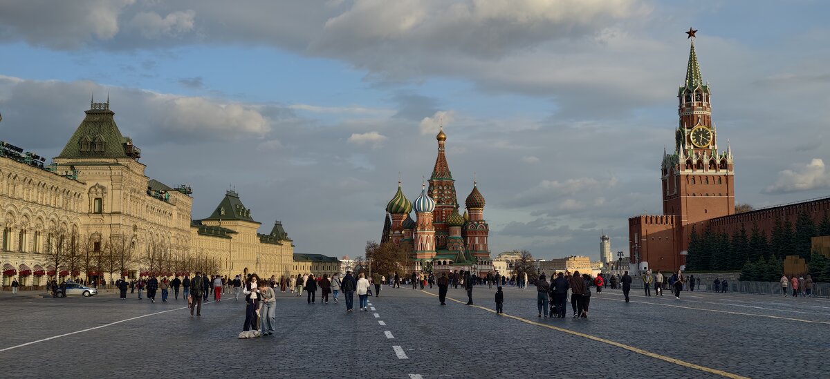 На Красной площади - <<< Наташа >>>