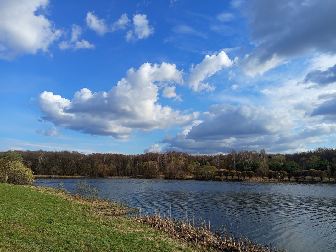 Апрельское небо - Андрей Лукьянов Апрельское небо - Андрей Лукьянов