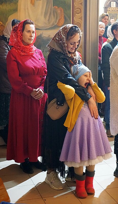 Господь терпел и нам велел... ох не легко отстоять праздничную службу - Владимир Хиль