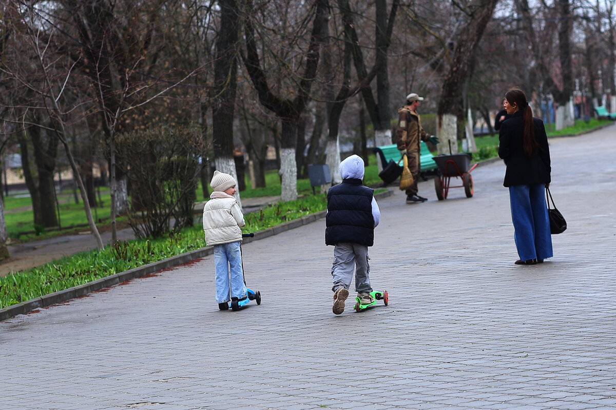 На самокатах - Юрий Гайворонскiий