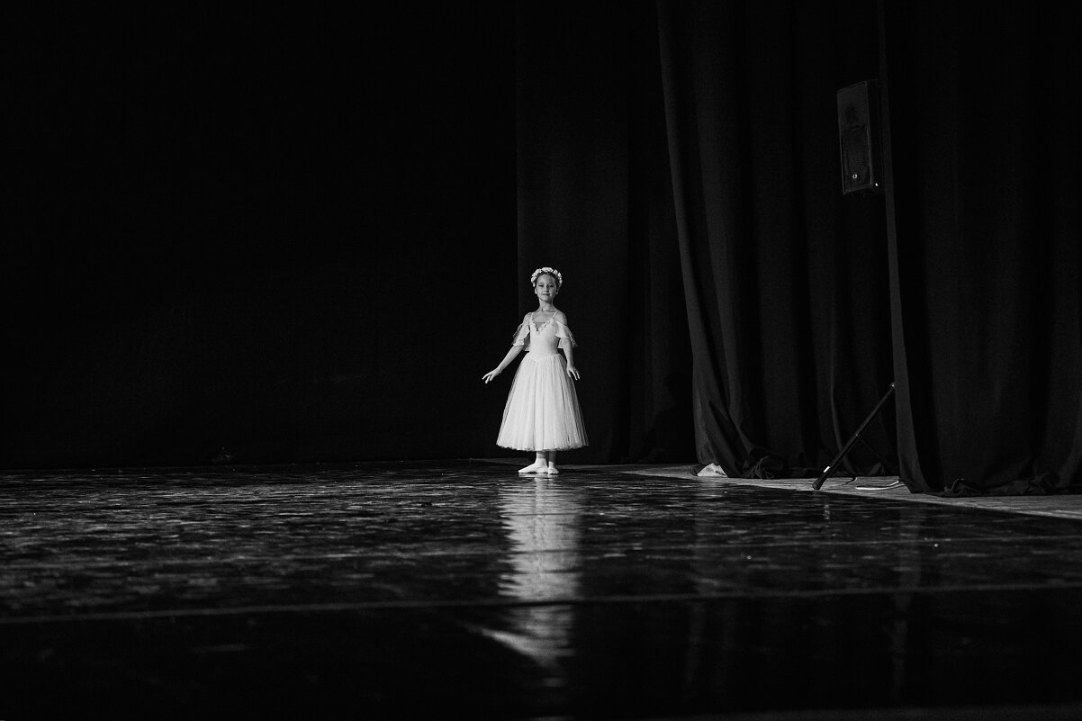 «Её первый пуант» - Денис Некрасов