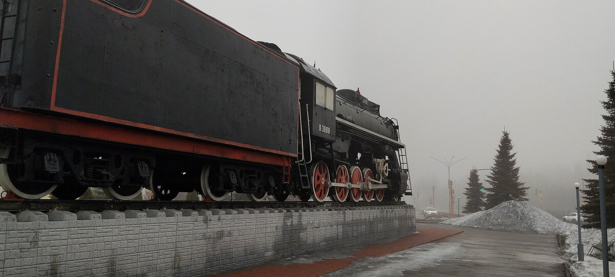 Сквер железнодорожников. - Радмир Арсеньев Сквер железнодорожников. - Радмир Арсеньев