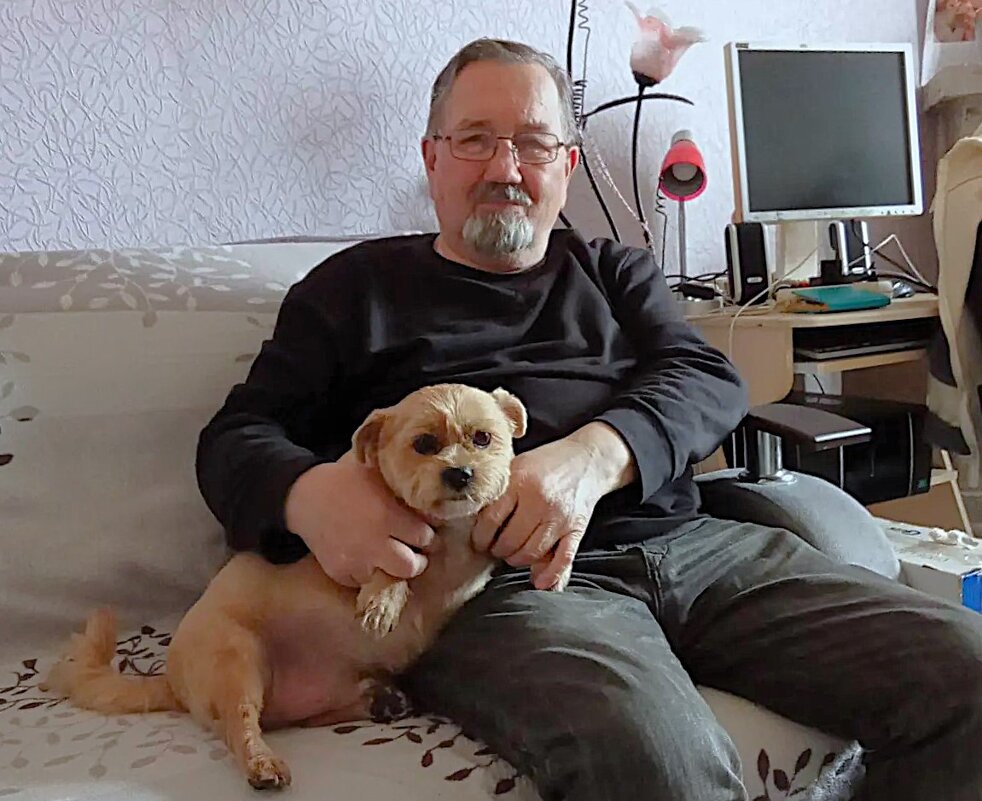 Сегодня 72 года!На диване с дружочком Нафаней... - Sergey Gordoff