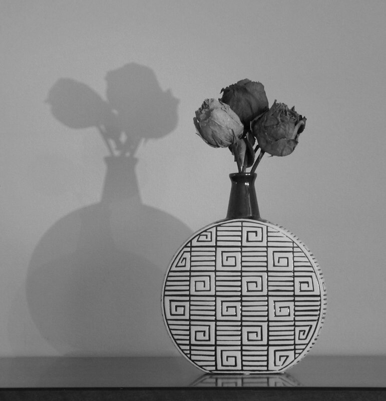 Сухие розы в керамической вазе. - Татьяна Гнездилова Сухие розы в керамической вазе. - Татьяна Гнездилова