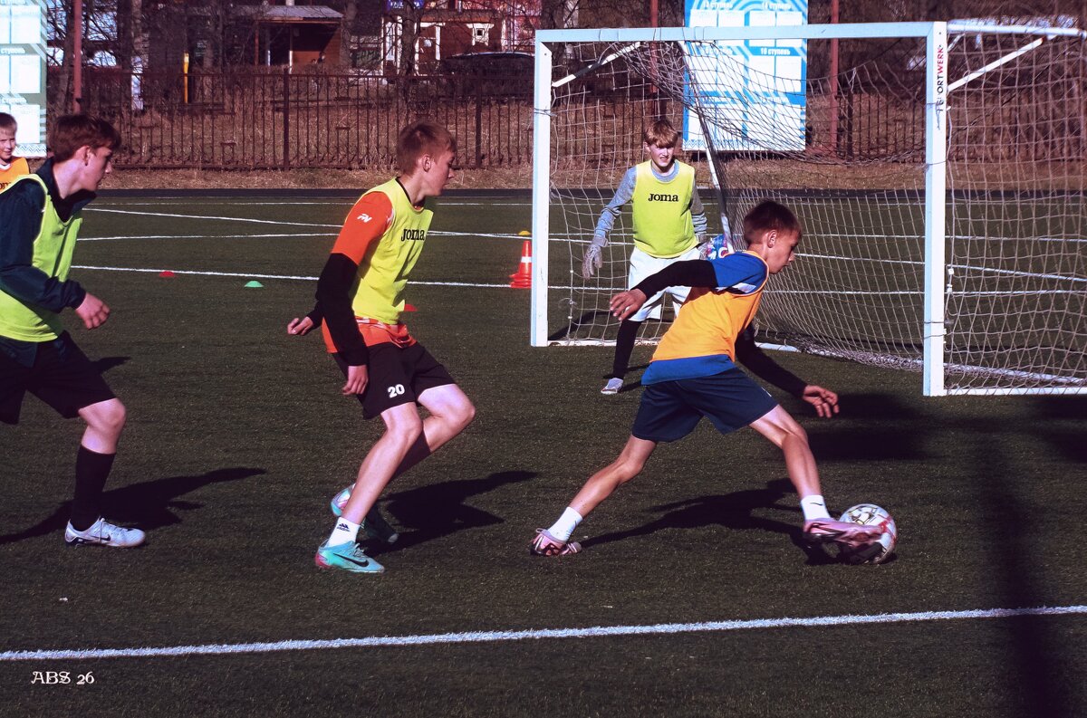 На острие атаки.. - Александр Шимохин