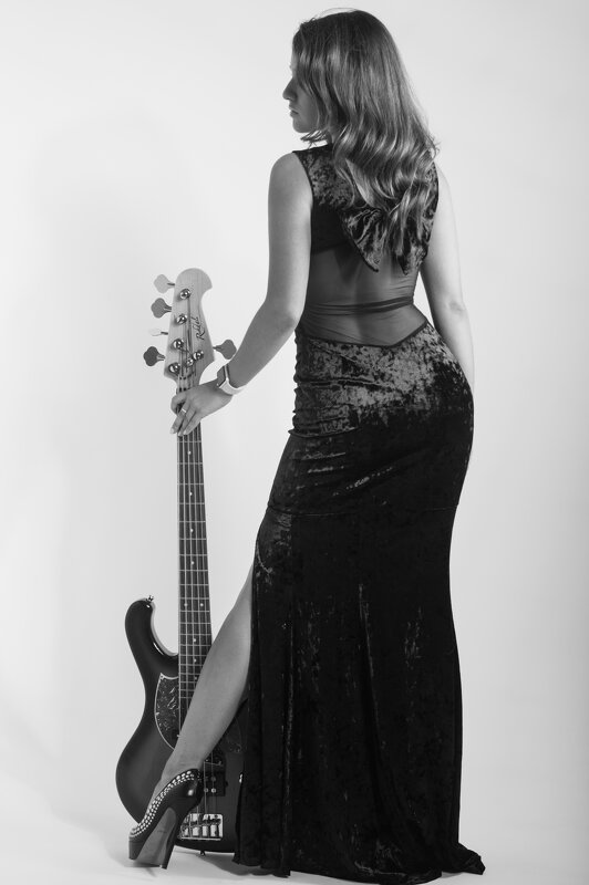 Девушка с гитарой - Олег Подлесных