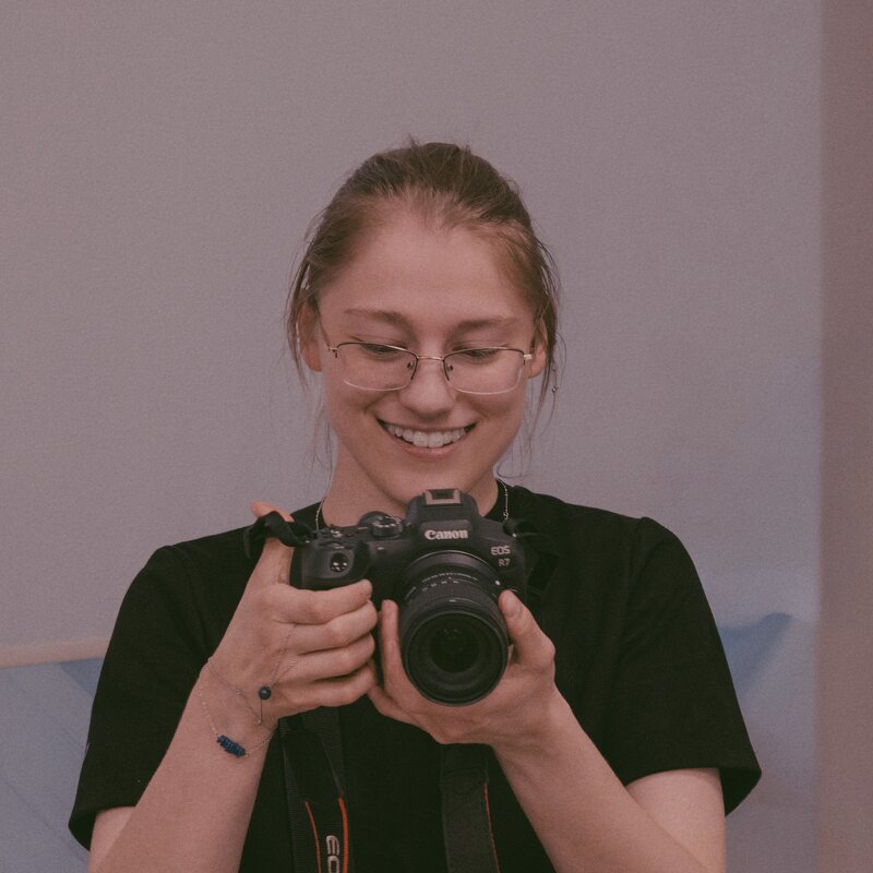 Девушка фотограф - Илья Шенгелия