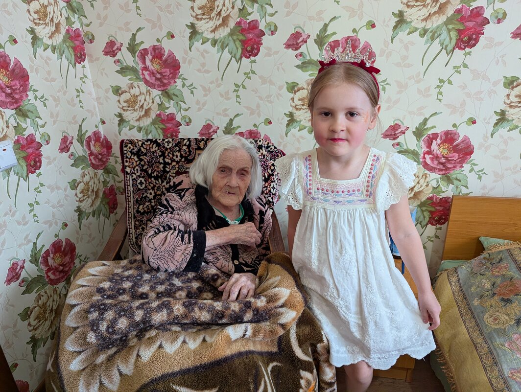 Стар и мал... - Андрей Хлопонин