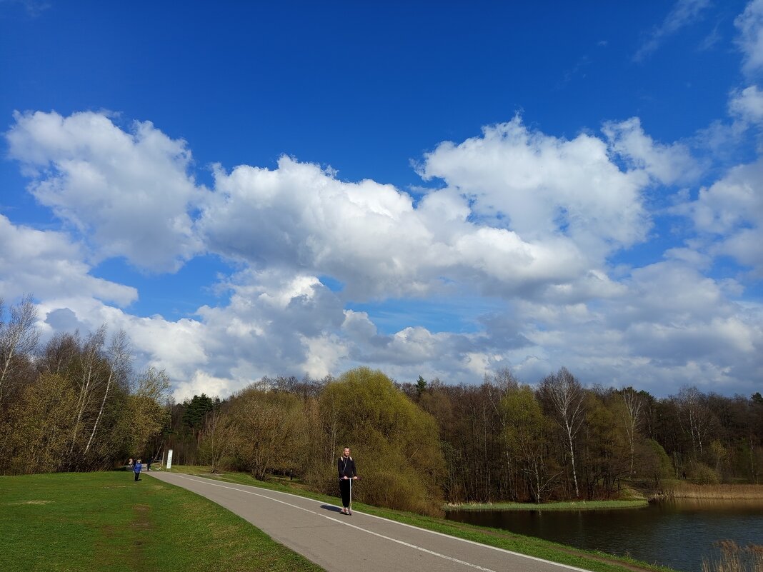 Апрельское небо - Андрей Лукьянов