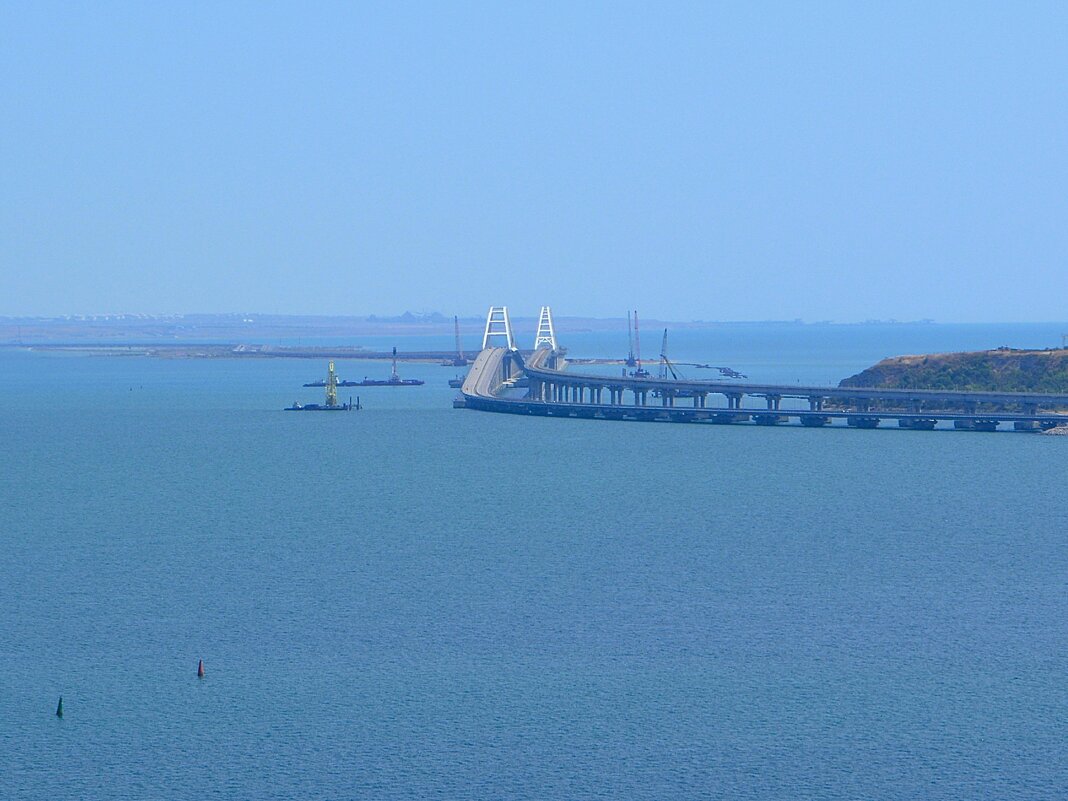 Керчь. Крымский мост. - Пётр Чернега