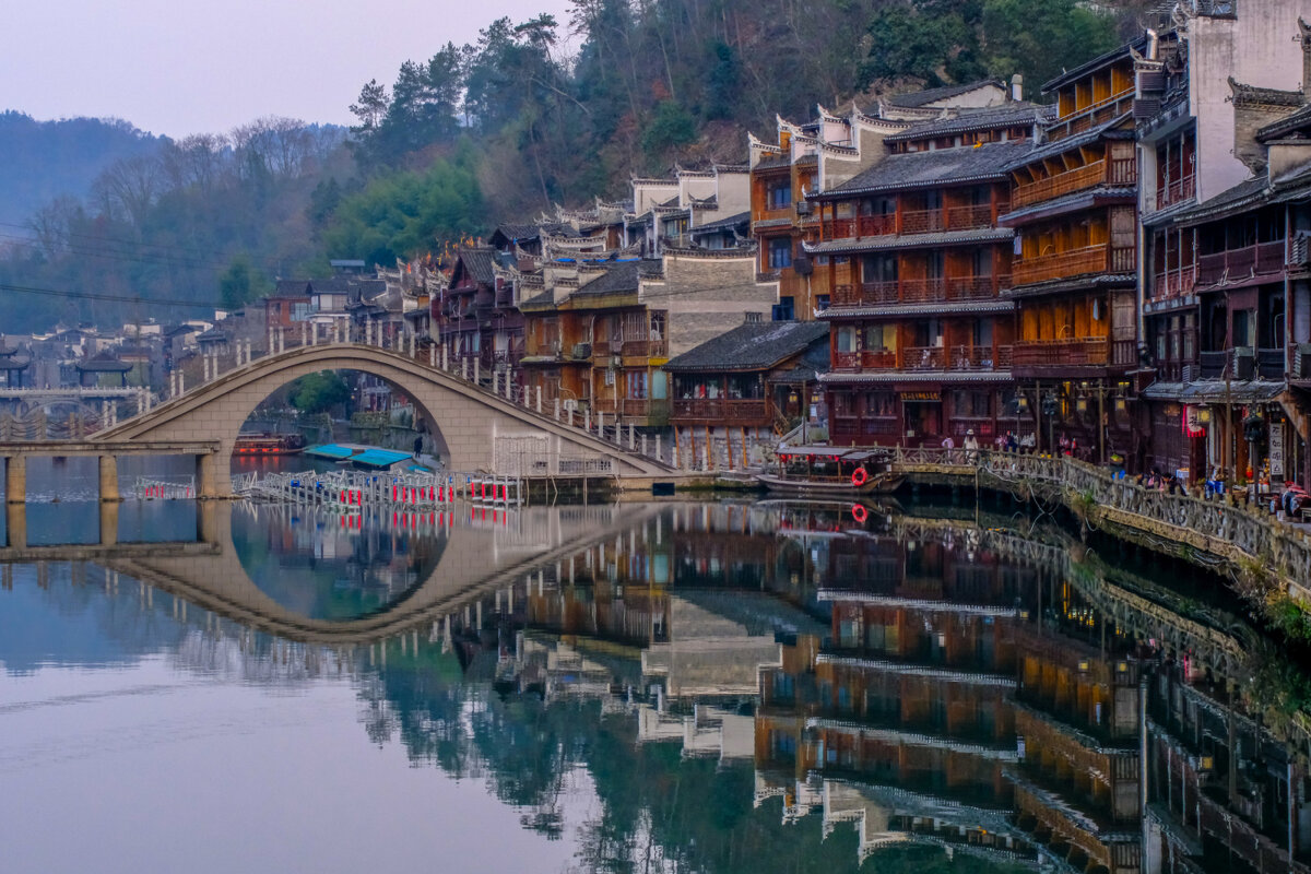 Отражение г. Фенхуан - Георгий А