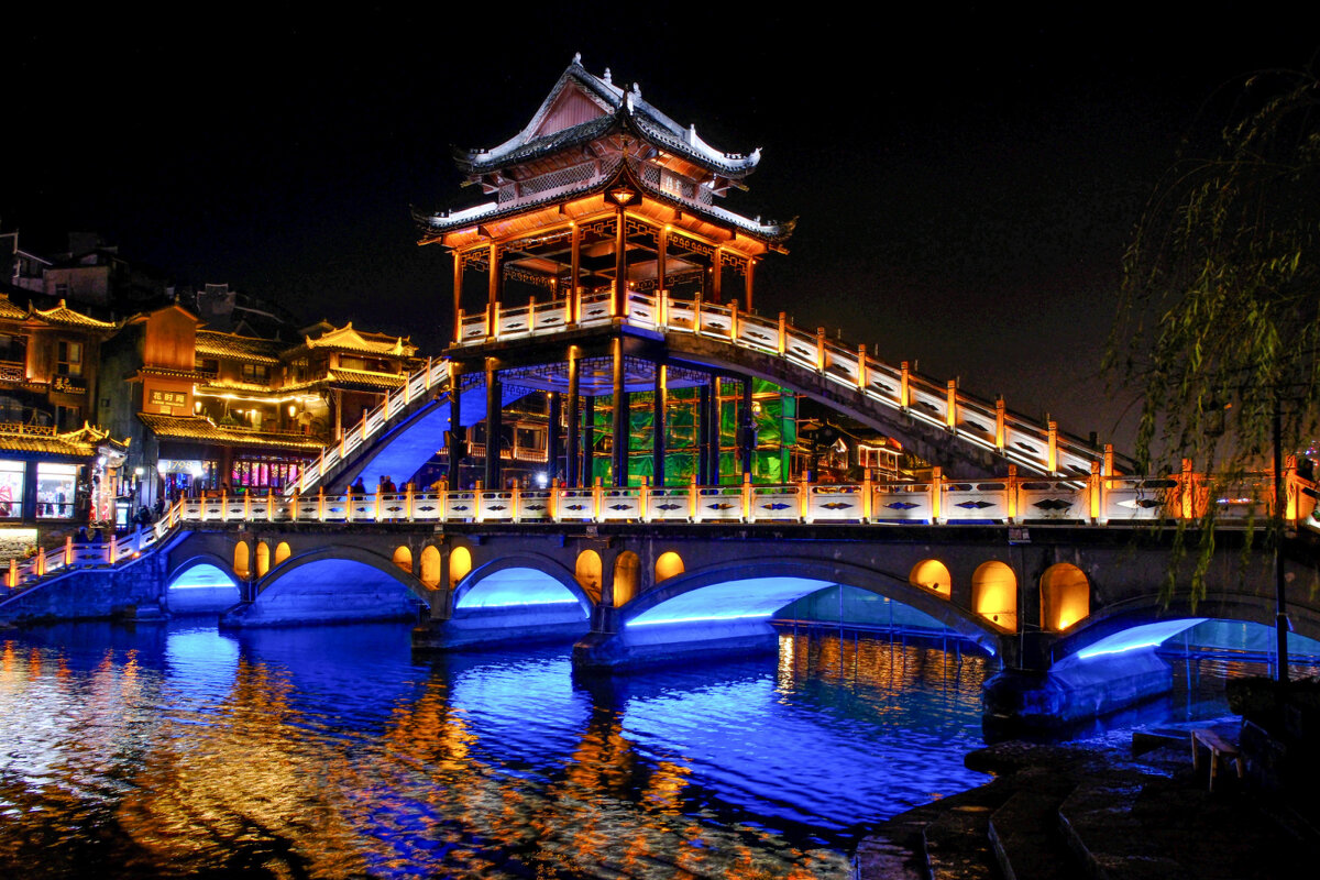 Другой мост ночью г. Фенхуан - Георгий А
