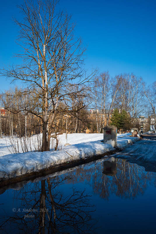 Атмосфера весны в городе - Александр Синдерёв