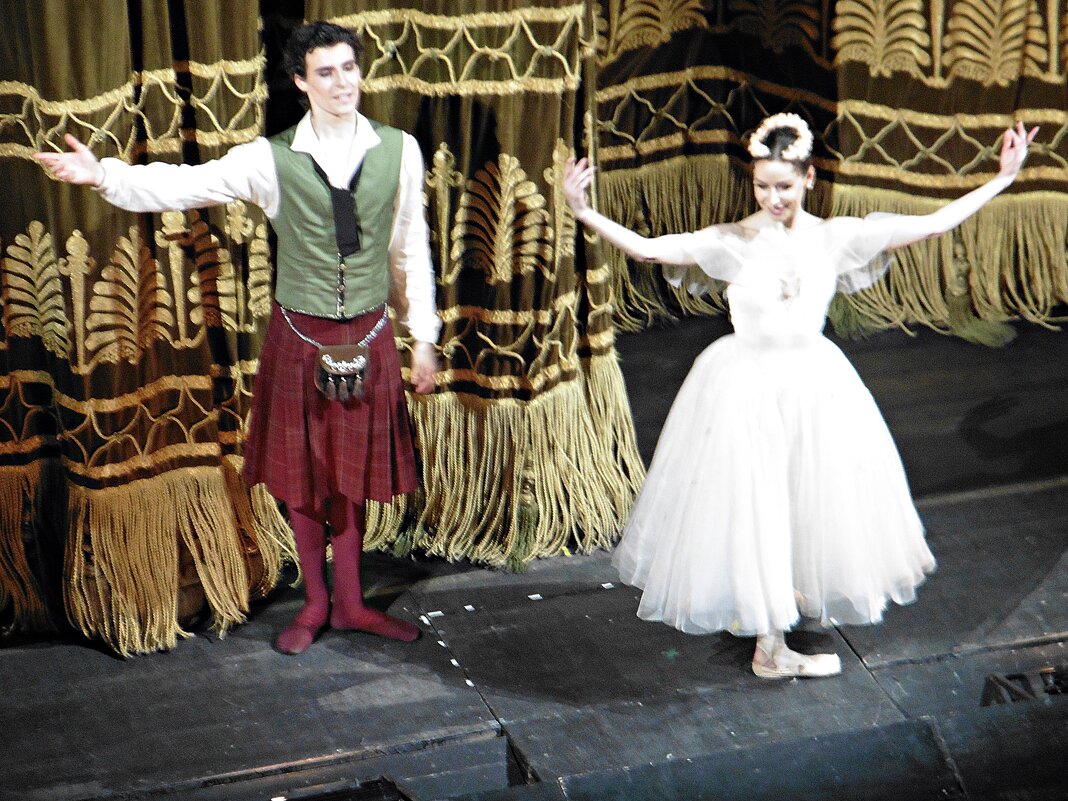 После спектакля - Лидия Бусурина