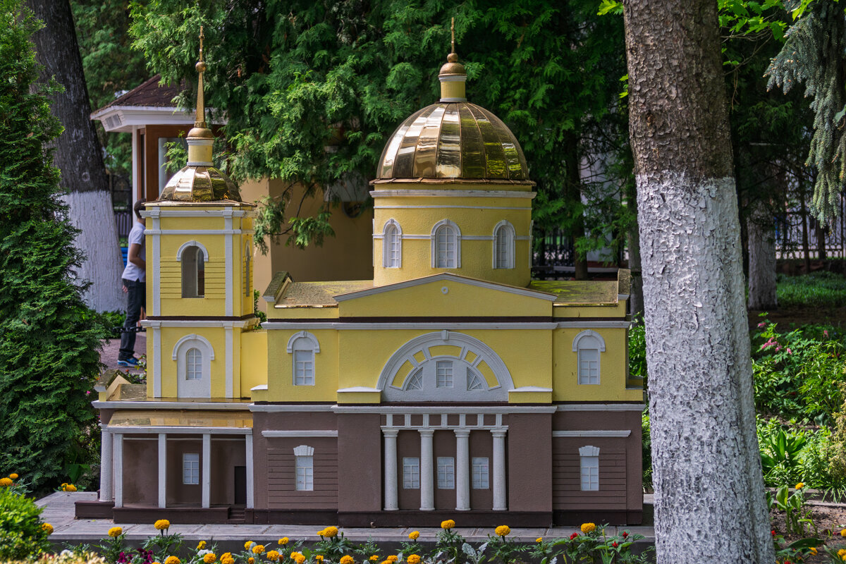 Макет утерянного храма в парке города Гомель - Игорь Сикорский