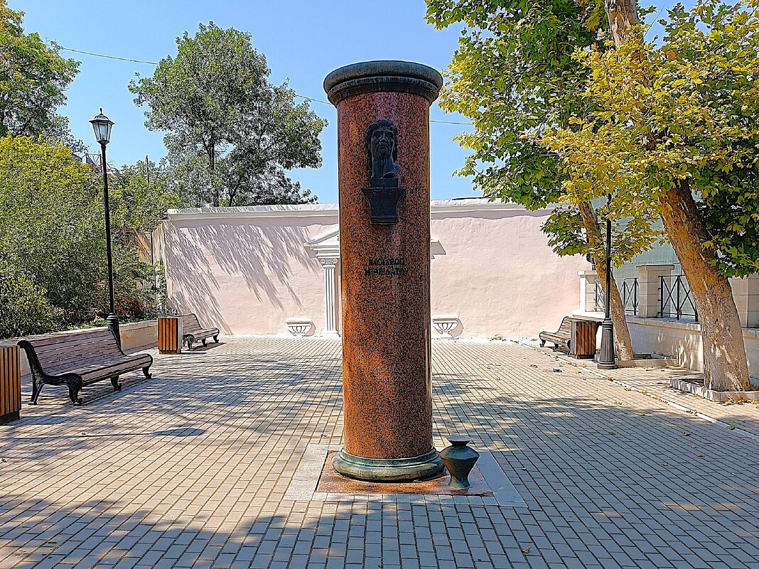 Керчь. Памятник Митридату VI Евпатору. - Пётр Чернега