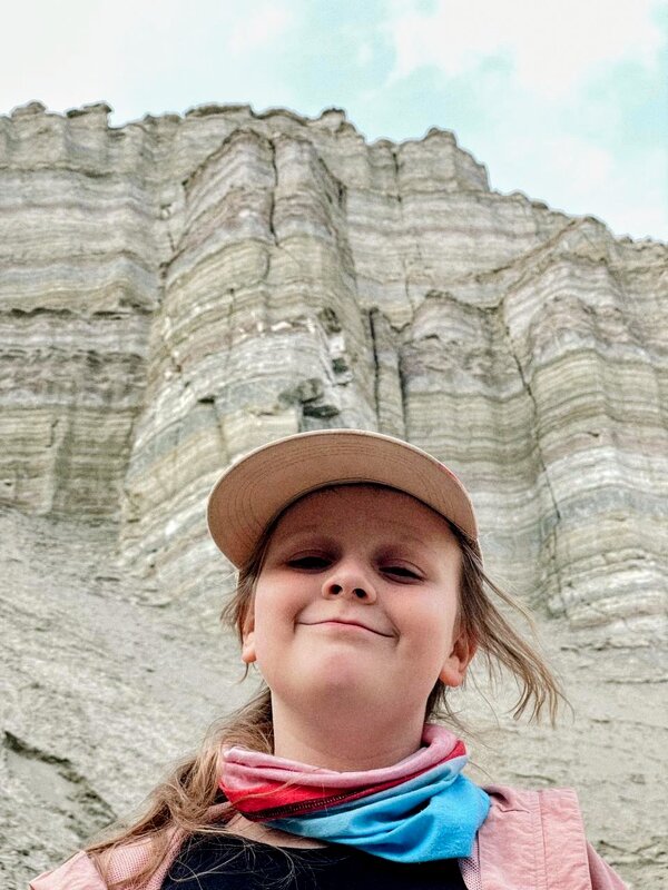 Девочка и горы - Георгиевич 