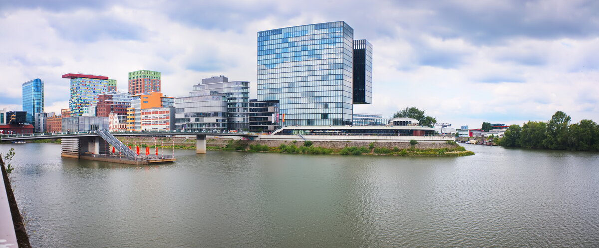 *** - Witalij Löwin