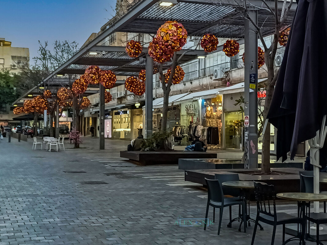 Фонарики на улице. - Argaman Табашник