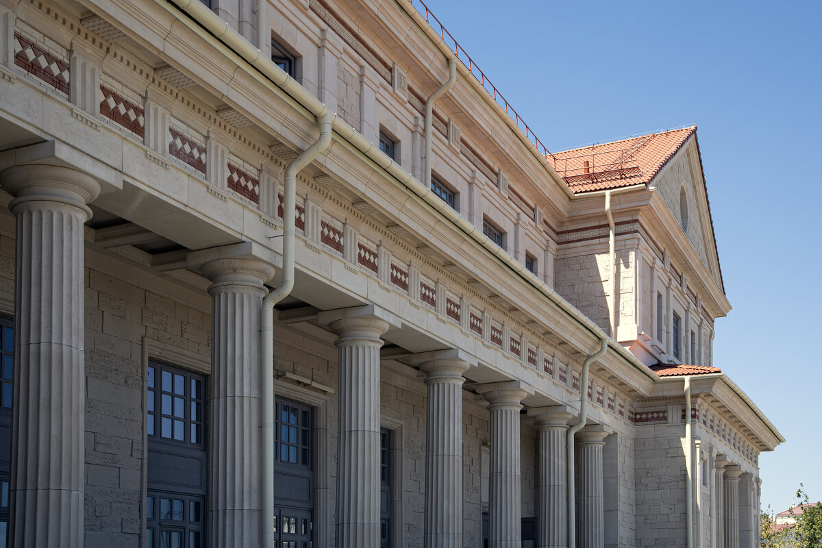 Фрагмент фасада - Леонид 