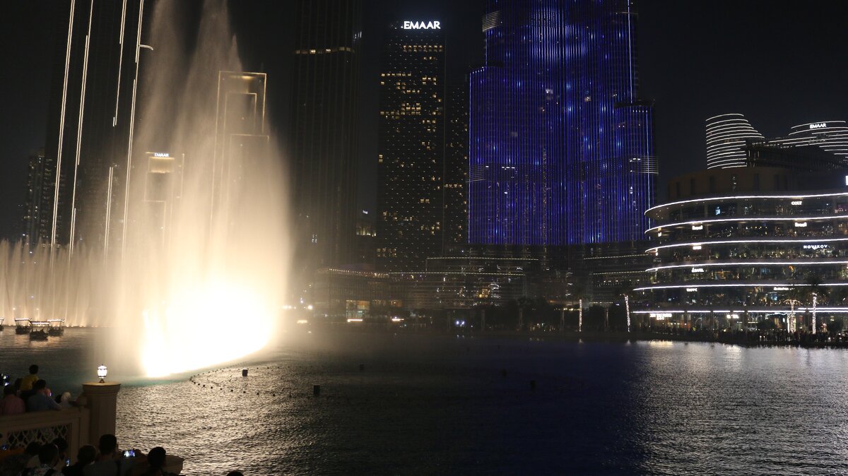 Фонтан у небоскрёбов - Ольга 