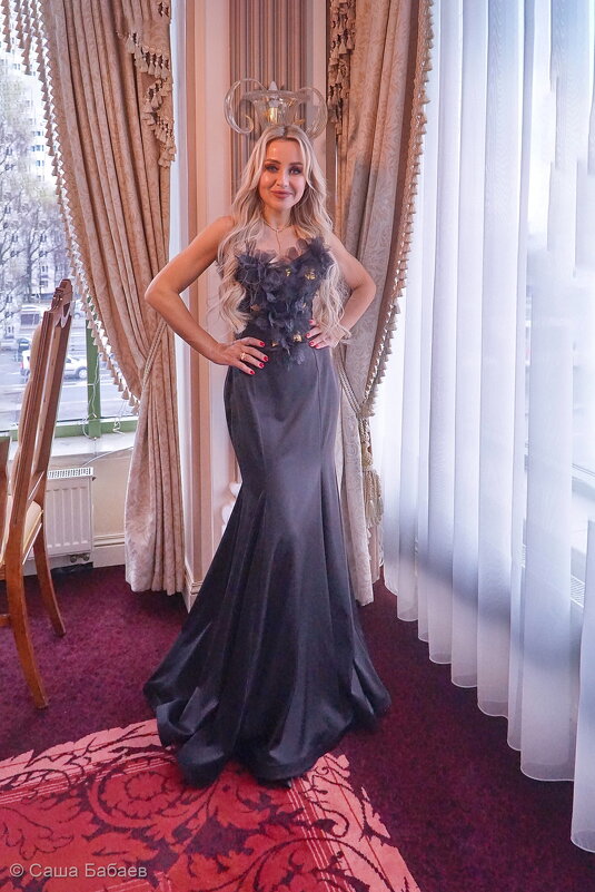 В ресторане - Саша Бабаев