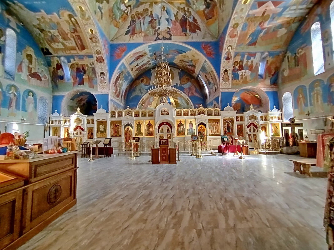 Свежерасписанный храм - Александр Чеботарь