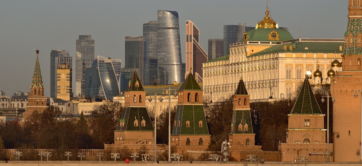 Москва-Сити и башни Московского Кремля - <<< Наташа >>>