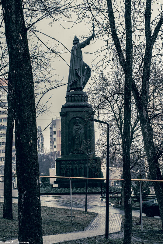 Весна в Белгороде. Памятник крестителю Руси князю Владимиру - Михаил 