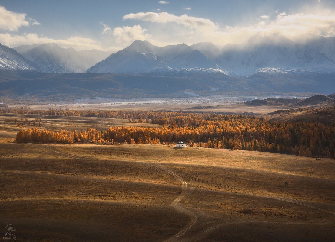 Жизнь у подножья гор - Анатолий Гордиенко