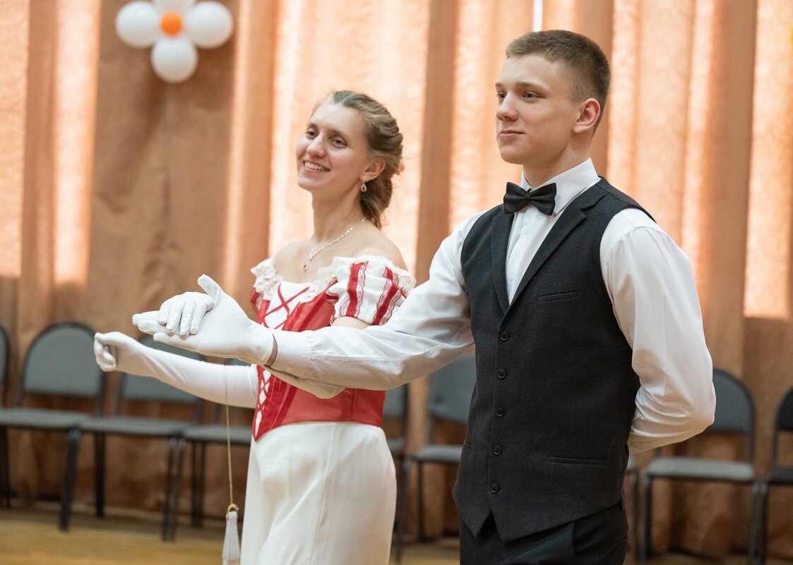 Семейный Пасхальный Бал. - Виктор Евстратов