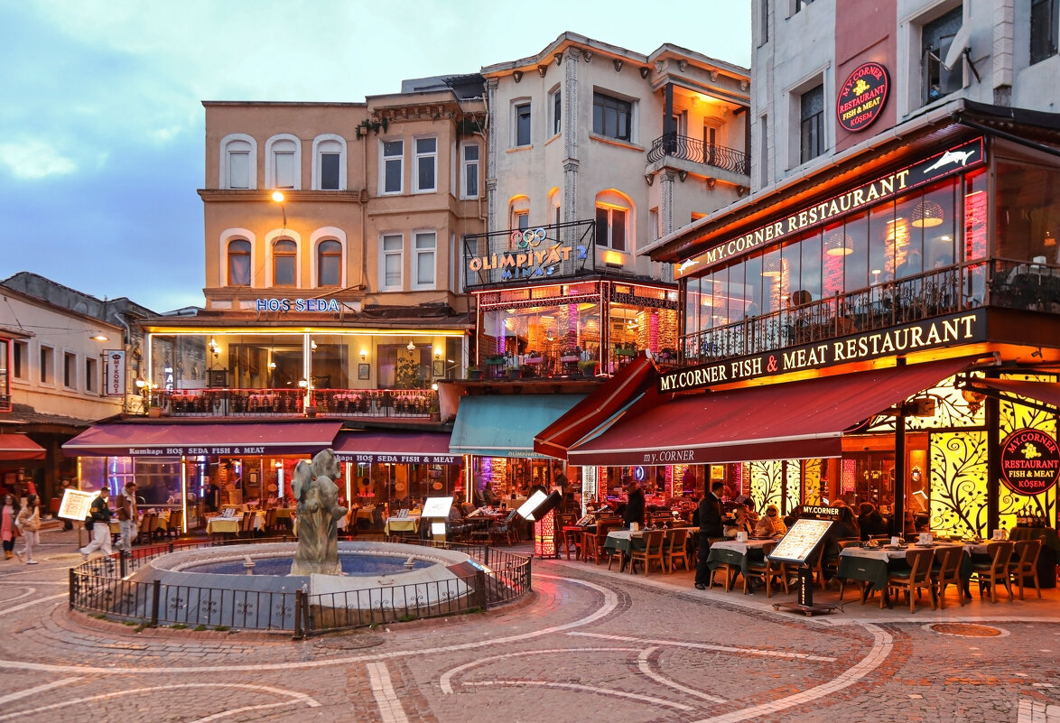 Ресторанный дворик - skijumper Иванов