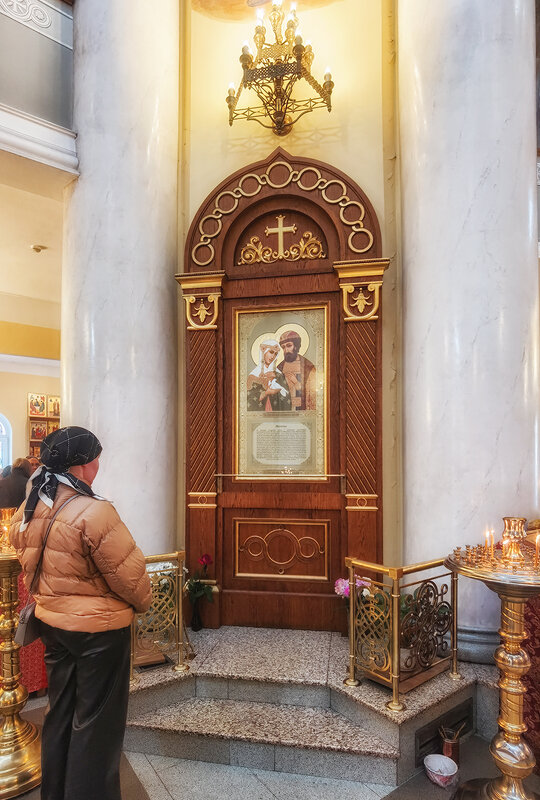 Пред иконой Петра и Февроньи. - Лилия *