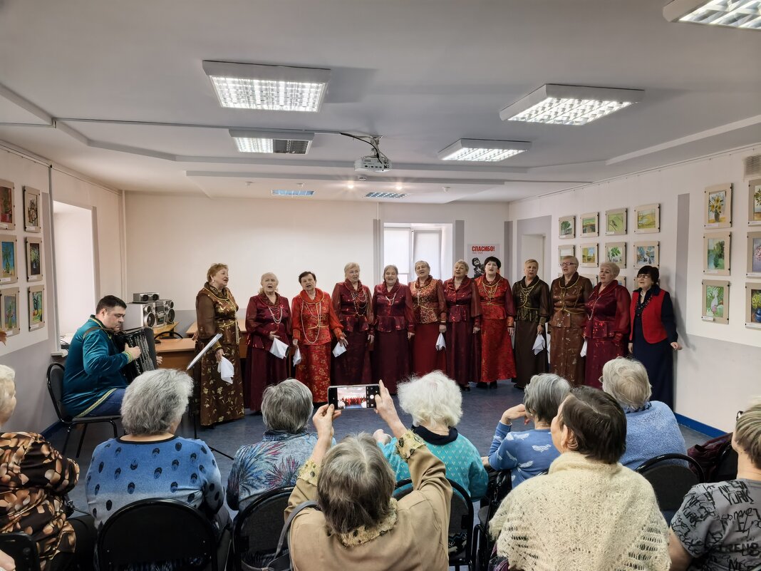 Выступает "Русская гармонь" - Виктор 