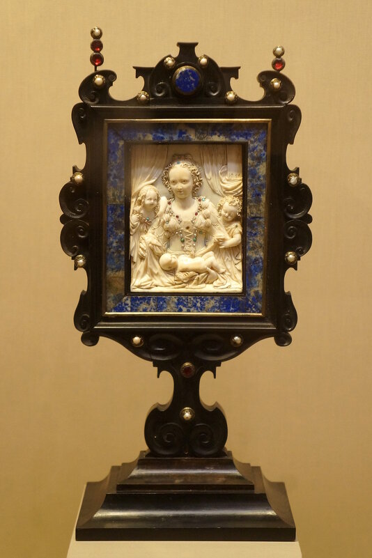 Женщина с детьми / Австрия / слоновая кость / 1604 - zavitok *