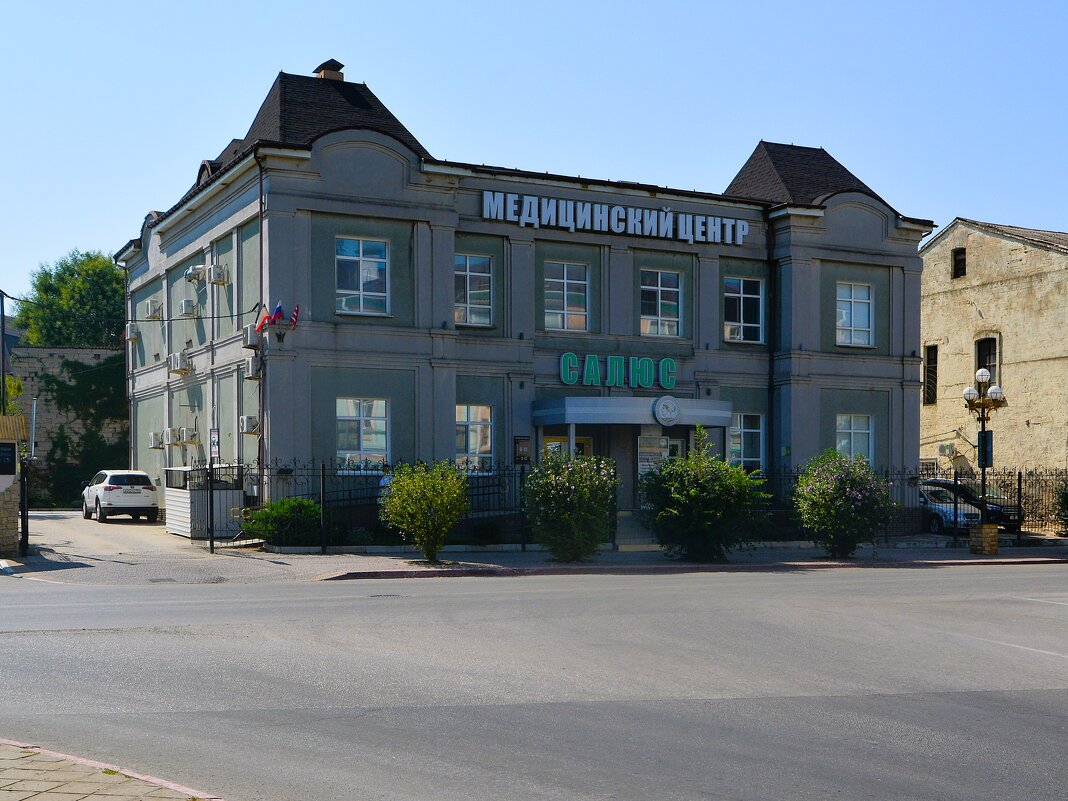 Керчь. Медицинский центр "Салюс". - Пётр Чернега