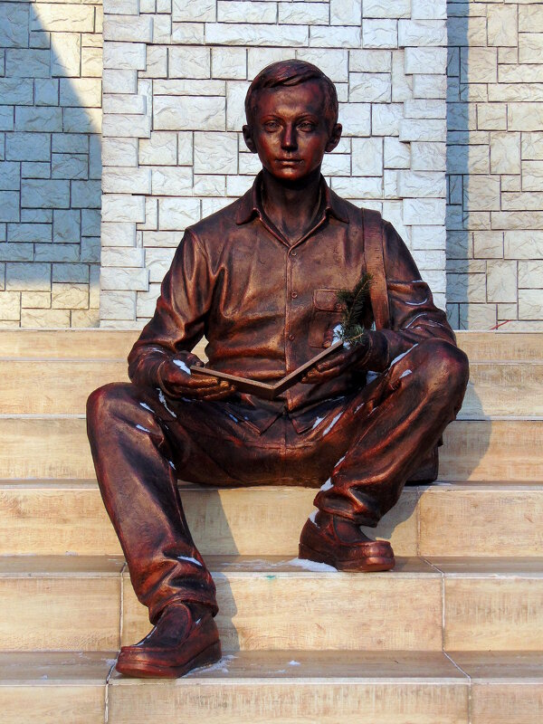 Памятник студенту. - nadyasilyuk Вознюк