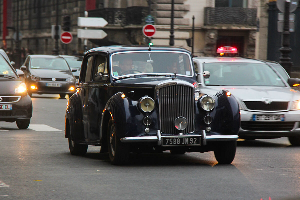 Bentley Mark VI. Ретро на улицах Парижа - Сергей Сомихин