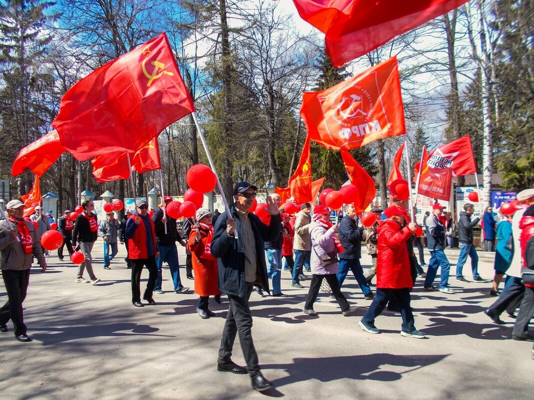 Первомайское шествие КПРФ: День международной солидарности трудящихся - Alisia La DEMA