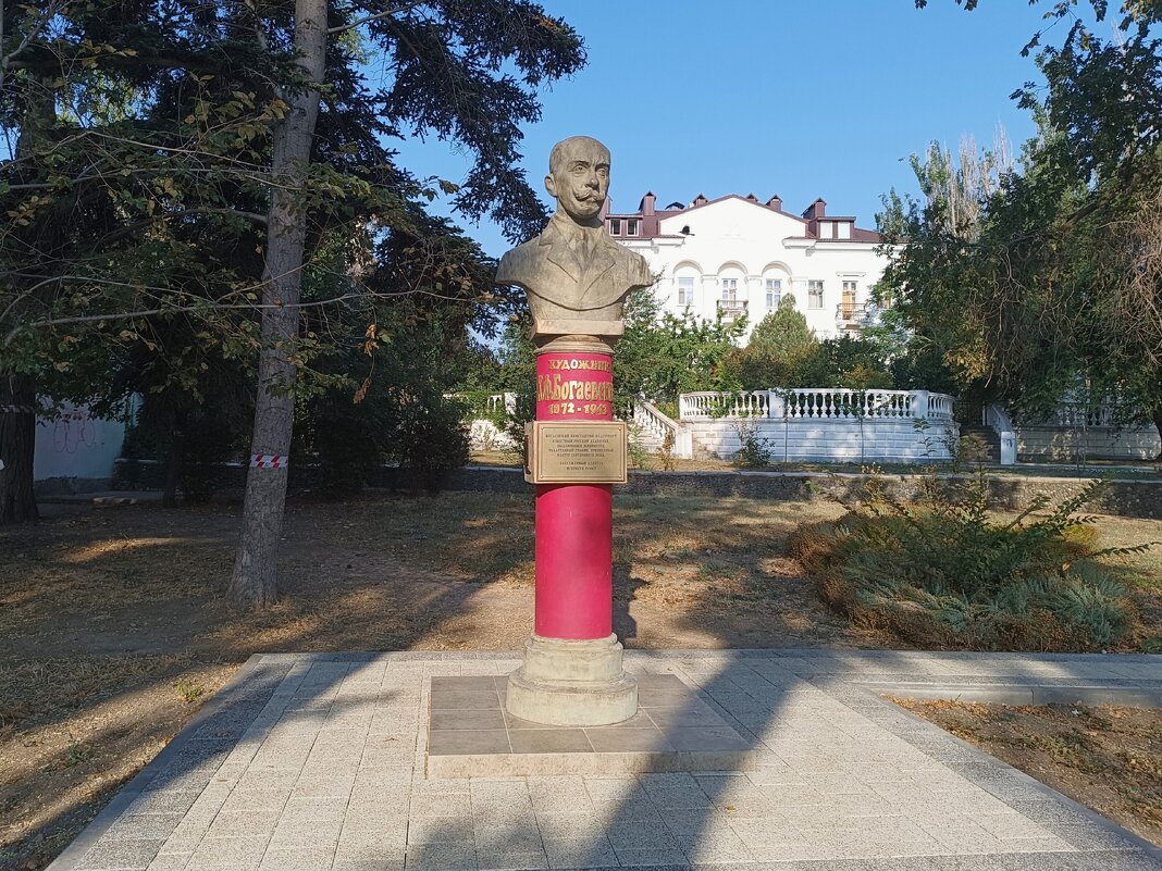 Феодосия. Памятник Константину Фёдоровичу Багаевскому. - Пётр Чернега