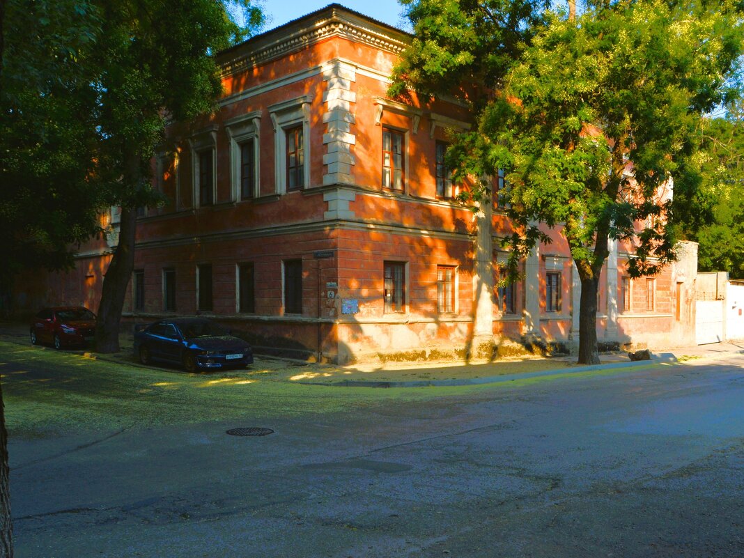 Феодосия. Дом по ул. Багаевского 6. - Пётр Чернега