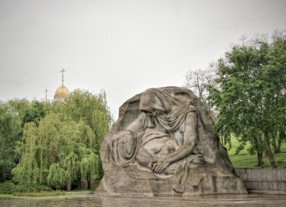 Скульптура Скорбь матери на Мамаевом кургане - Andrey Lomakin