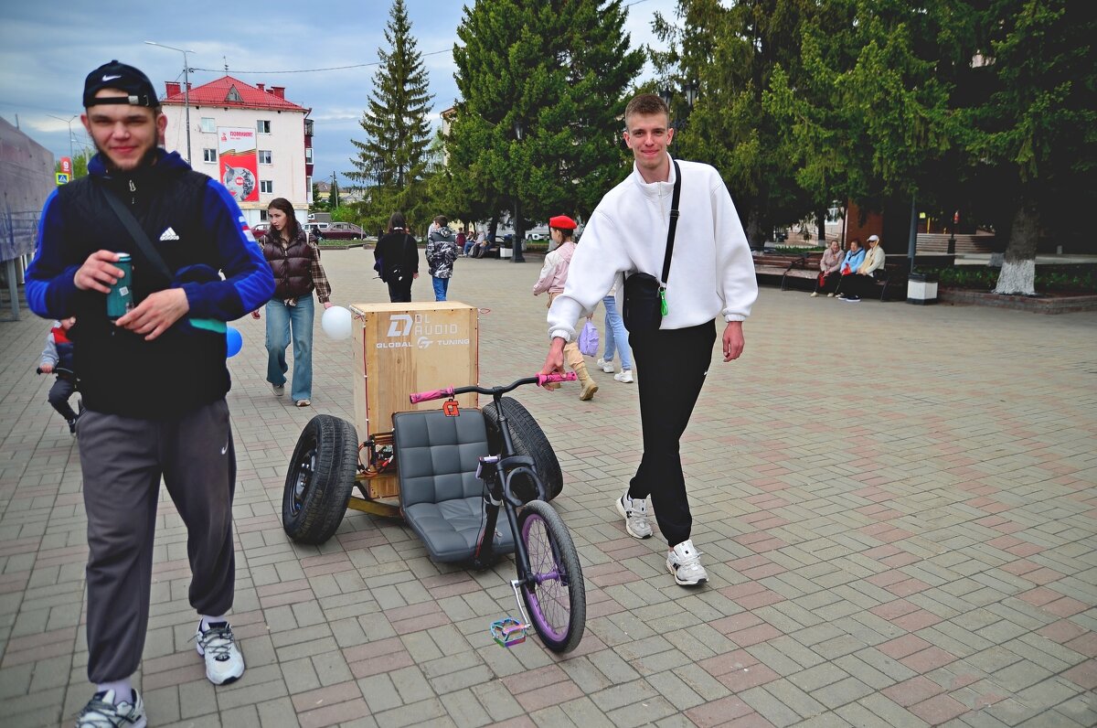 По улицам........водили...... - Михаил К